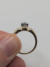 Ladies Elegant 14K Yellow Gold Ring with White Gold Prong Head, 0.10CT VS1 H Color, Sz. 5 Preowned item #249668